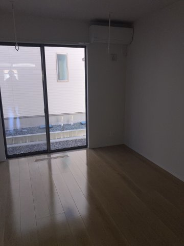 フルールポミエA棟の居間・リビング