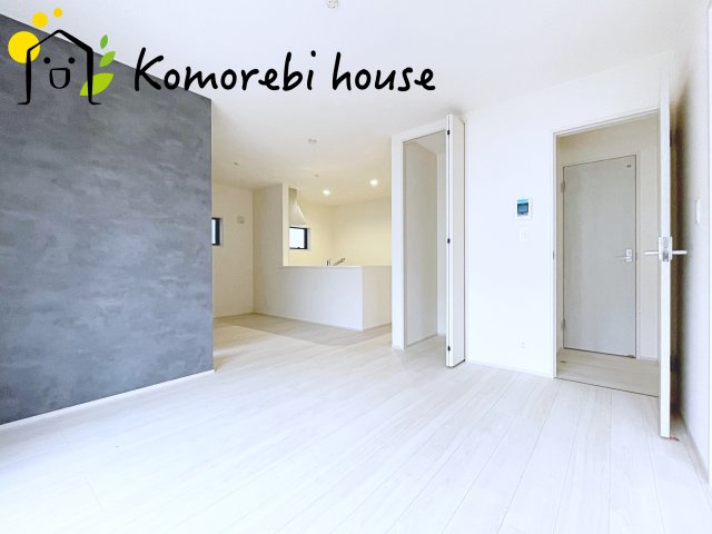 さいたま市西区宝来　新築一戸建て　リーブルガーデン　03の居間・リビング|ゆったり過ごせる居間です
