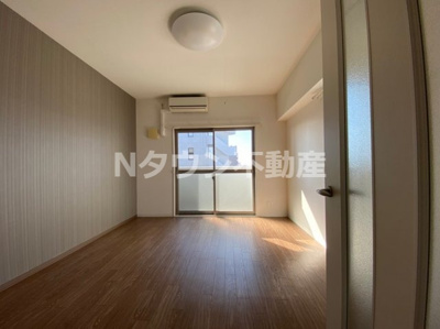 【寝室】 | サルデーニャ | 落ち着いて過ごせるお部屋なので、寝室にいかがでしょうか