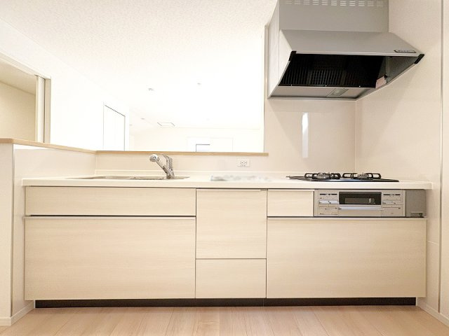 【キッチン】 | 新座市片山1丁目　新築一戸建住宅　全1棟　(保谷店) | キッチンで作業しつつ、ご家族との会話を楽しめる対面式キッチン