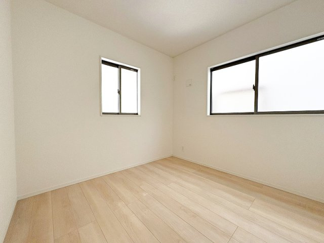 【子供部屋】 | 新座市片山1丁目　新築一戸建住宅　全1棟　(保谷店) | 1階4.5帖/さまざまな家具を取り入れやすいナチュラルな内装。