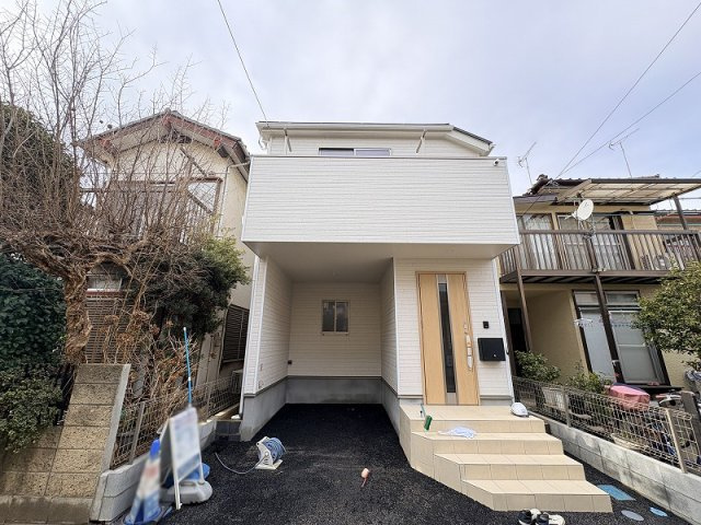 【外観】 | 新座市片山1丁目　新築一戸建住宅　全1棟　(保谷店) | 2025年10月撮影/南東道路に面し陽当たり良好、心地よい居住空間の住まい。