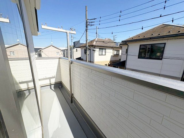 【バルコニー】 | 新座市片山1丁目　新築一戸建住宅　全1棟　(保谷店) | 陽当たり良くお洗濯に便利な南東向きバルコニー