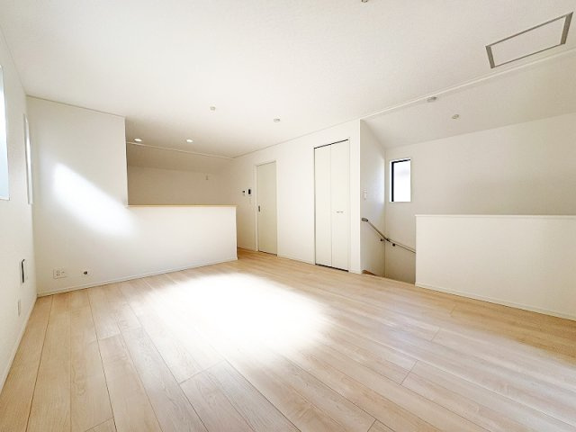 【居間・リビング】 | 新座市片山1丁目　新築一戸建住宅　全1棟　(保谷店) | 暮らしの中心となるリビングは、ご家族で心地良く過ごせる空間に。