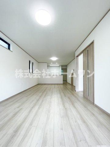 青梅新町3期　新築戸建の居間・リビング|使いやすいリビングです