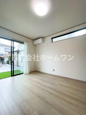 青梅新町3期　新築戸建の居間・リビング|ゆったり過ごせるリビングです