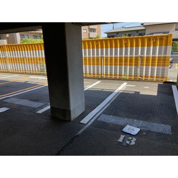 ヴェルドミールの駐車場