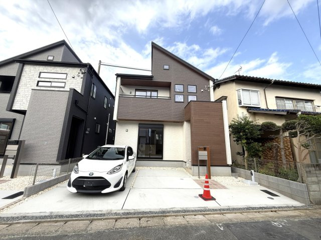 【ブルーミングガーデン4期2号棟】福岡市早良区飯倉4丁目　新築戸建の外観