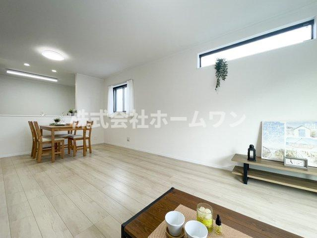 青梅新町3期　新築戸建の居間・リビング|使いやすいリビングです