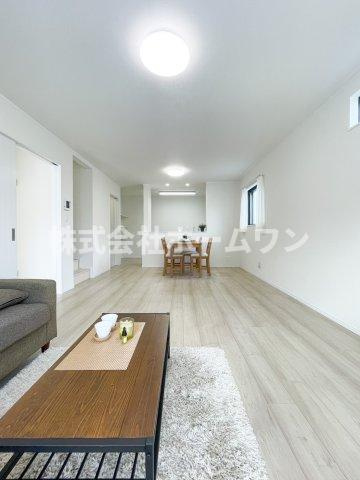 青梅新町3期　新築戸建の居間・リビング|ゆったり過ごせるリビングです