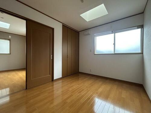 宮之阪4丁目　中古一戸建ての洋室|洋室6.0帖　クローゼット
■物件内覧・資金計画相談・住宅ローン相談、リフォーム相談、お問合せ受付中■
※当日・翌日のご内覧、ご相談はお電話でのお問合せがスムーズです！