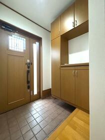 宮之阪4丁目　中古一戸建ての玄関|シューズボックス
■物件内覧・資金計画相談・住宅ローン相談、リフォーム相談、お問合せ受付中■
※当日・翌日のご内覧、ご相談はお電話でのお問合せがスムーズです！