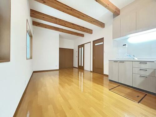 宮之阪4丁目　中古一戸建ての居間・リビング|LDK12.5帖
■物件内覧・資金計画相談・住宅ローン相談、リフォーム相談、お問合せ受付中■
※当日・翌日のご内覧、ご相談はお電話でのお問合せがスムーズです！