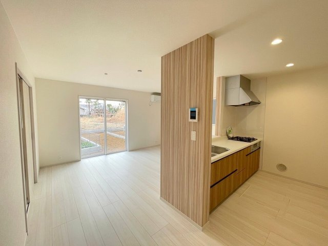 吉川市上内川　新築戸建　全2棟　1号棟の居間・リビング|同施工会社の参考写真になります。