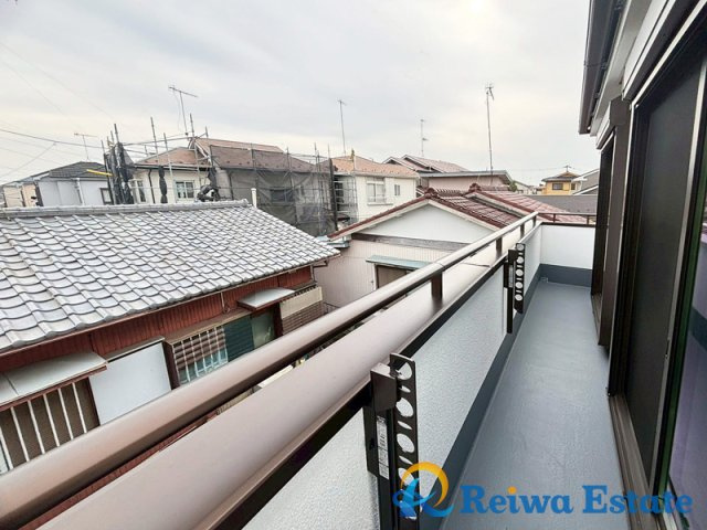新築戸建　茅ヶ崎市菱沼3丁目のバルコニー|2部屋から行き来できるつづきバルコニー。