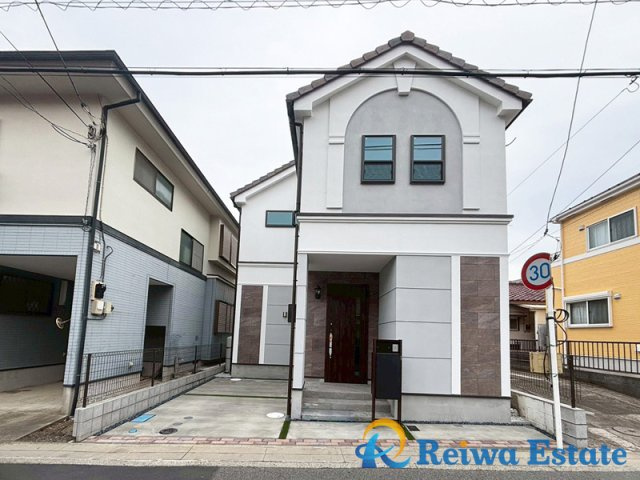 新築戸建　茅ヶ崎市菱沼3丁目の外観|お車を所有される方に嬉しいカースペース付き。