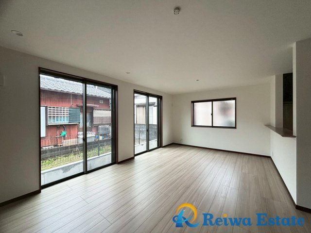 新築戸建　茅ヶ崎市菱沼3丁目の居間・リビング|約19.8帖のLDKは家族が寛げるゆとりのある空間。