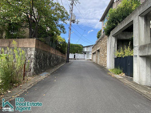 浄土寺小山町　中古戸建の前面道路含む現地写真