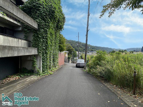 浄土寺小山町　中古戸建の前面道路含む現地写真