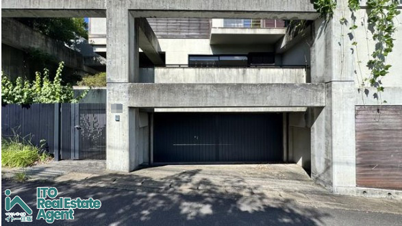 浄土寺小山町　中古戸建の駐車場