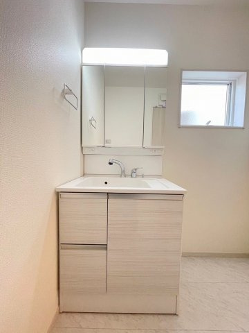 吉川市上内川　新築戸建　全2棟　2号棟の独立洗面台|同施工会社の参考写真になります。