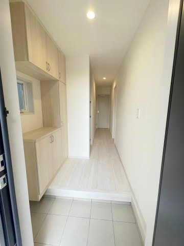 吉川市上内川　新築戸建　全2棟　2号棟の玄関|同施工会社の参考写真になります。