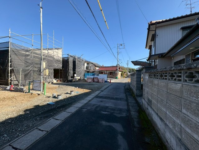 リーブルガーデン　各務原市川島松倉町第２　全３区画分譲の前面道路含む現地写真|「現地（2025年11月5日）撮影」　
■前面道路　
■ヤマダ不動産　株式会社リライフ