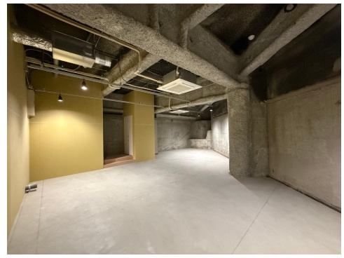 枚方駅前吉泉ビルの内装