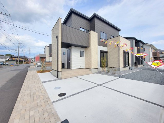 小山市神山　全4邸の外観|〇４号棟　外観写真〇
カースペース並列2台駐車可！車の出し入れも楽々できます♪
2025年9月撮影
