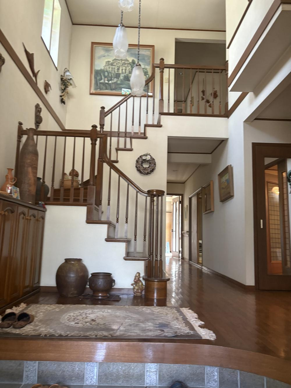 香里ケ丘2丁目　中古一戸建ての内装|階段
■物件内覧・資金計画相談・住宅ローン相談、リフォーム相談、お問合せ受付中■
※当日・翌日のご内覧、ご相談はお電話でのお問合せがスムーズです！