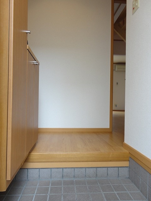 ファミールしおたBの玄関