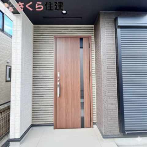 ブルーミングガーデン宇都宮市京町　1号棟の玄関|玄関はスマートキー搭載で、お荷物を持ったままでも開閉が楽々です