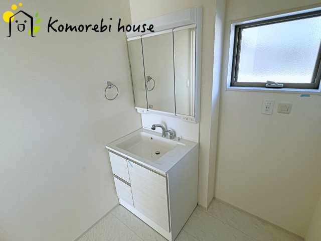 さいたま市西区宝来　新築一戸建て　リーブルガーデン　06の独立洗面台|独立洗面台、朝の身支度には欠かせません