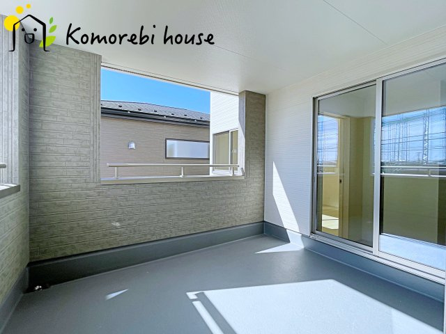 さいたま市西区宝来　新築一戸建て　リーブルガーデン　06のバルコニー|広々としたバルコニーです