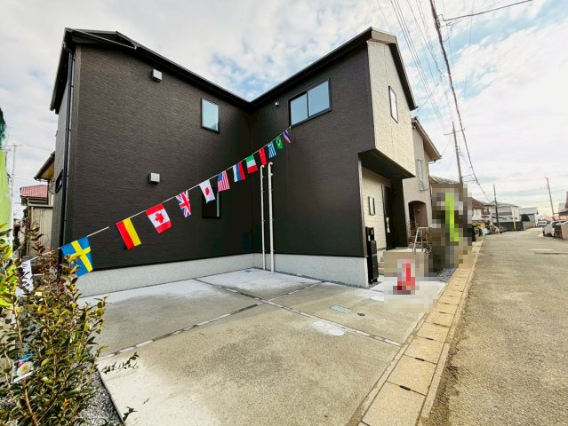 七栄３期　新築戸建ての前面道路含む現地写真