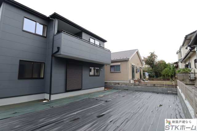 仲介手数料無料　蓮田市椿山第7　新築戸建　全１棟の前面道路含む現地写真