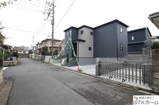 仲介手数料無料　蓮田市椿山第7　新築戸建　全１棟の前面道路含む現地写真