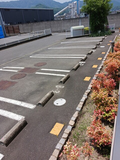 【駐車場】 | サンリバーヒルズ　Ｂ | 駐車スペースもあります