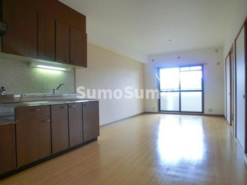 ローヤル南福岡の居間・リビング