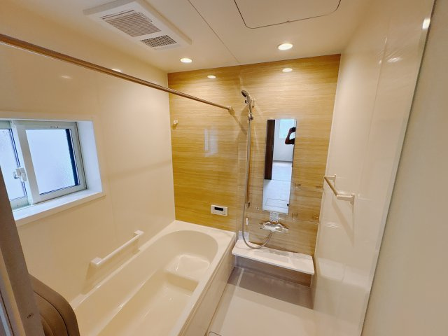 【ワイウッドコート】宇都宮市兵庫塚 第1期の浴室|〇2号棟浴室〇
家族みんなの使いやすさとリラクゼーションを追求した体も心も安らぐバスルーム。「浴室暖房乾燥機」が標準装備です。
 ※2025年9月撮影