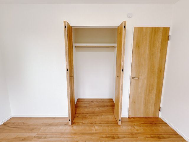 【ワイウッドコート】宇都宮市兵庫塚 第1期の収納|〇2号棟・2階洋室クローゼット〇
全居室に収納スペースがございます。お部屋をより広く活用できます。
 ※2025年9月撮影