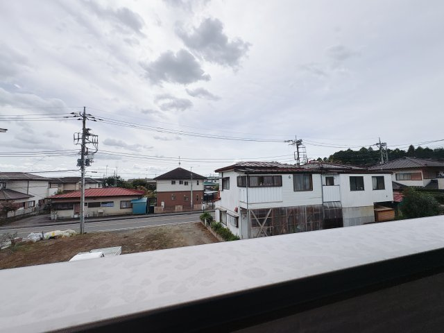 【ワイウッドコート】宇都宮市兵庫塚 第1期の展望|〇2号棟〇
バルコニーからの南側眺望。十分な陽当りが確保されています！是非現地にてご体感下さい。ご見学については、平日・時間外なども対応致します。お気軽にご連絡下さい！
※2025年9月撮影