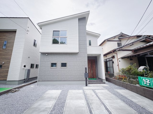 【ワイウッドコート】宇都宮市兵庫塚 第1期の外観|〇1号棟〇【4LDK+納戸+WIC+カースペース2台】 
今からご覧いただけます！敷地70坪超えの広々プラン♪建物の後ろには広庭が広がります♪
※2025年9月撮影