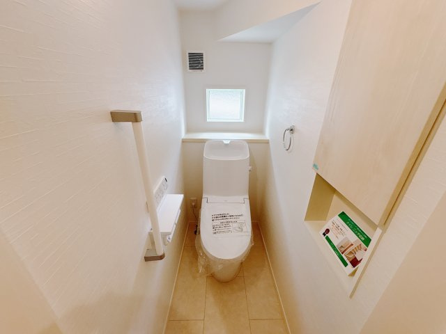 【ワイウッドコート】宇都宮市兵庫塚 第1期の洋室|〇3号棟・2階主寝室7.2帖〇
広々主寝室に大型ウォークインクローゼット完備。主寝室の壁にはアクセントクロスを採用。機能性とデザイン性を兼ね備えたプライベートルームです。
 ※2025年12月撮影