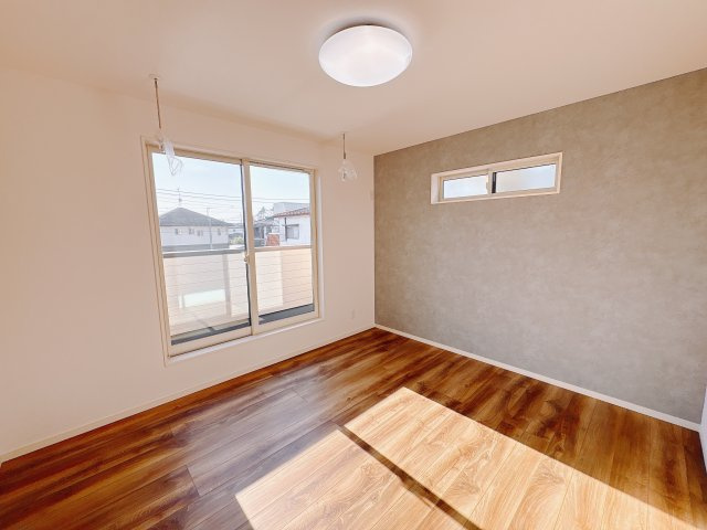 【ワイウッドコート】宇都宮市兵庫塚 第1期の収納|〇3号棟・ウォークインクローゼット〇
2.2帖のWIC！大型スーツケースや季節家電も収納可能です！
※2025年12月撮影