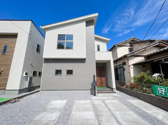 【ワイウッドコート】宇都宮市兵庫塚 第1期の外観|〇1号棟〇【4LDK+納戸+WIC+カースペース2台】 
今からご覧いただけます！敷地70坪超えの広々プラン♪建物の後ろには広庭が広がります♪
※2025年9月撮影