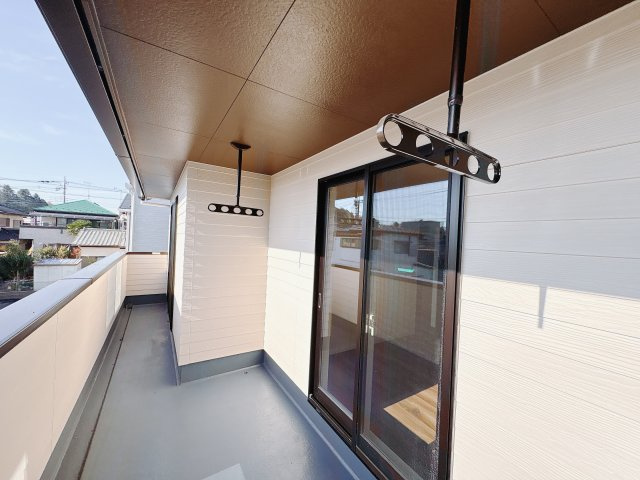 【ワイウッドコート】宇都宮市兵庫塚 第1期の洋室|〇3号棟・2階洋室6.5帖〇
バルコニーに面した開放的な洋室です。お子様用や趣味のお部屋に最適な広さです。
※2025年12月撮影