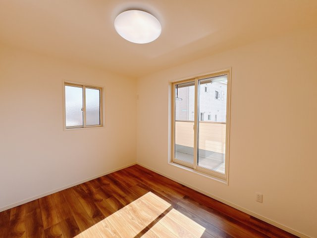 【ワイウッドコート】宇都宮市兵庫塚 第1期の収納|〇3号棟・2階クローゼット〇
各居室にクローゼット完備♪お部屋はいつもスッキリ片付きます♪
 ※2025年12月撮影