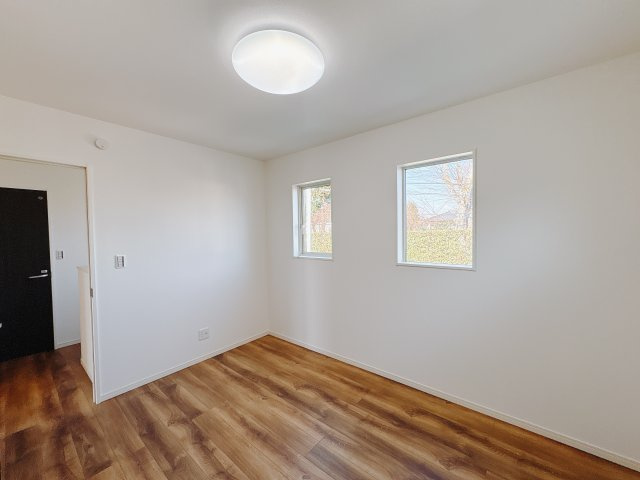 【ワイウッドコート】宇都宮市兵庫塚 第1期の展望|〇3号棟〇
バルコニーからの南側眺望。十分な陽当りが確保されています！是非現地にてご体感下さい。ご見学については、平日・時間外なども対応致します。お気軽にご連絡下さい！
※2025年12月撮影