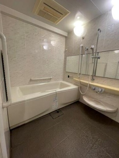 ライオンズガーデン東別院の浴室